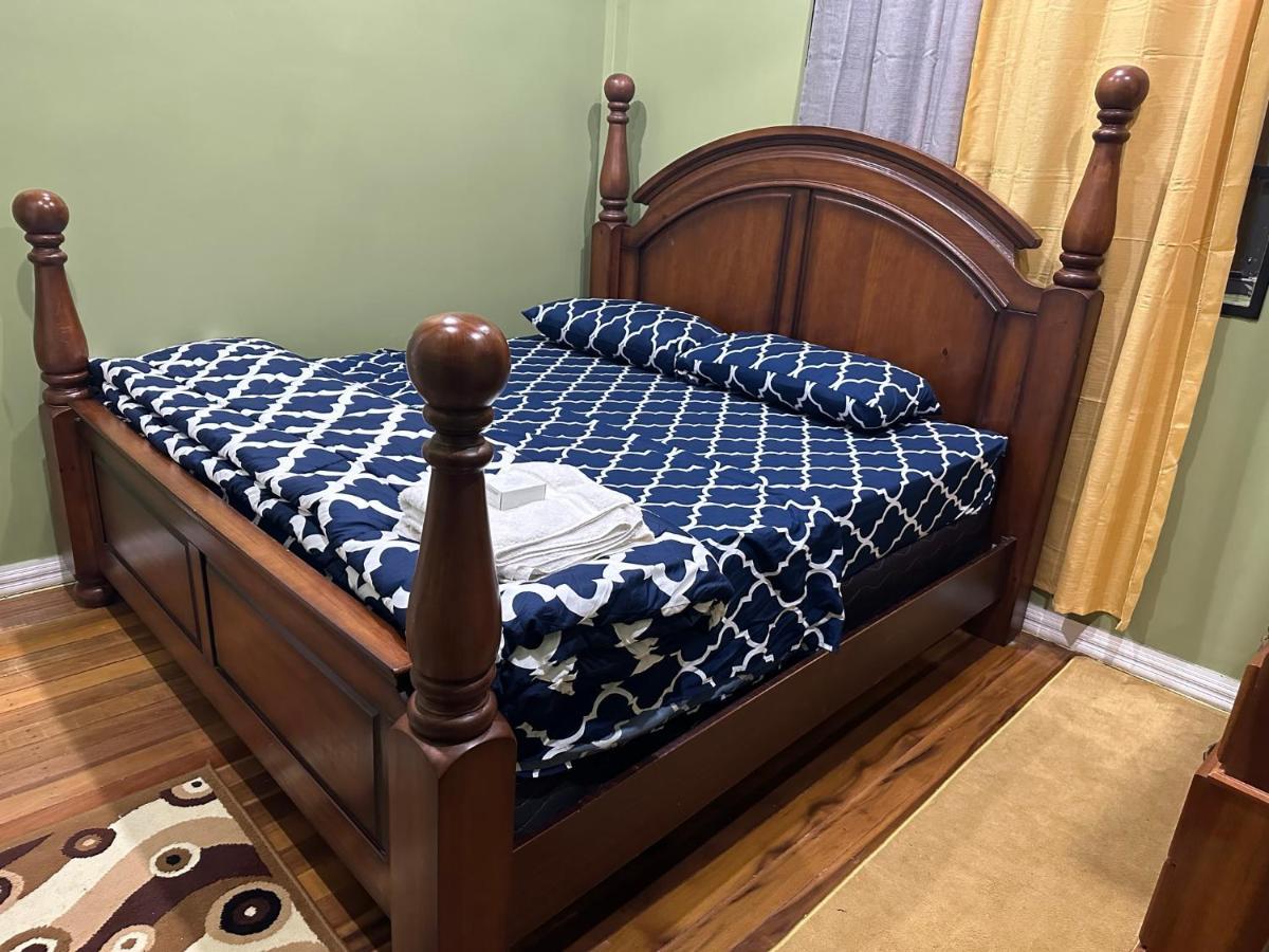 Hollywood Guesthouse Τζώρτζταουν Εξωτερικό φωτογραφία